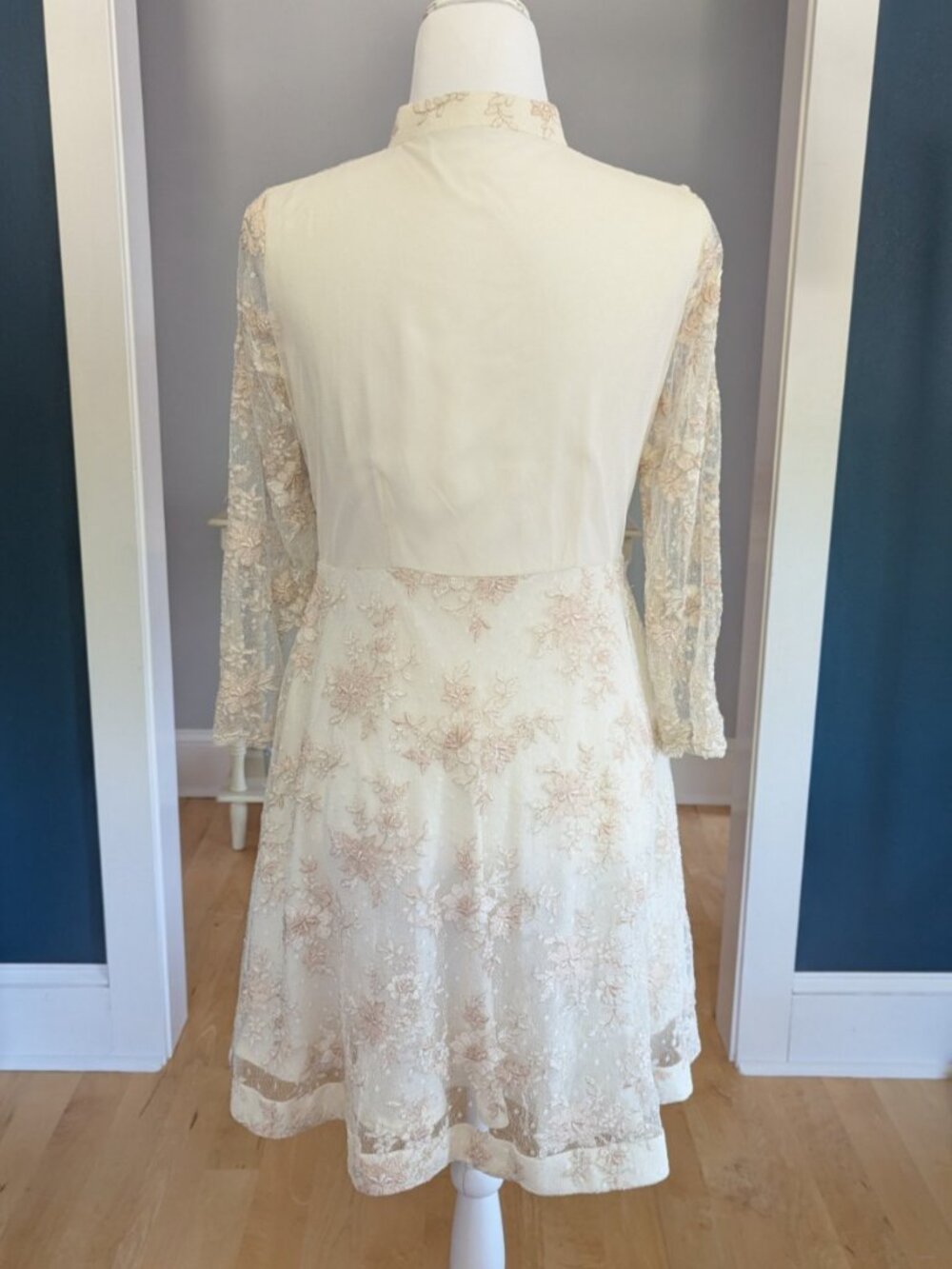 Vintage Handmade Short Lace Wedding Dress With Beading & Crystals Size S Ivory - Picture 5 of 17